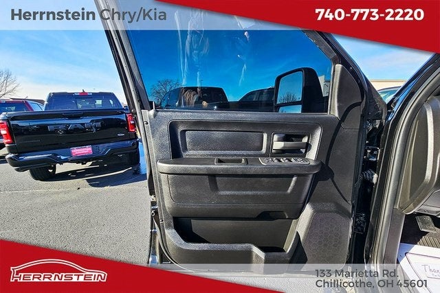 2025 RAM 3500 Tradesman Crew Cab 4x4 8' Box