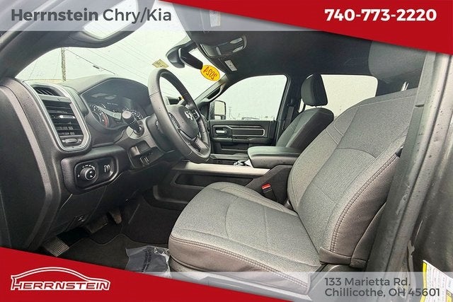 2024 RAM 3500 Big Horn Crew Cab 4x4 8' Box