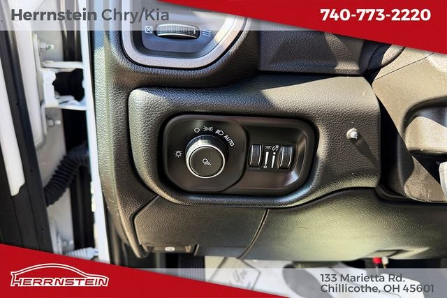 2020 RAM 2500 Tradesman Crew Cab 4x4 6'4' Box