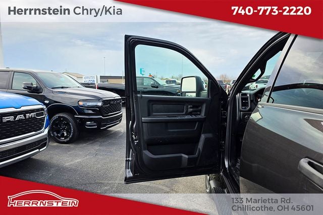 2026 RAM Ram 2500 RAM 2500 BLACK EXPRESS CREW CAB 4X4 6'4' BOX