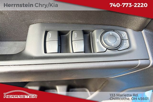 2022 Chevrolet Silverado 1500 4WD Crew Cab Short Bed Custom