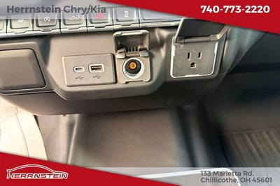 2022 Chevrolet Silverado 1500 4WD Crew Cab Short Bed Custom
