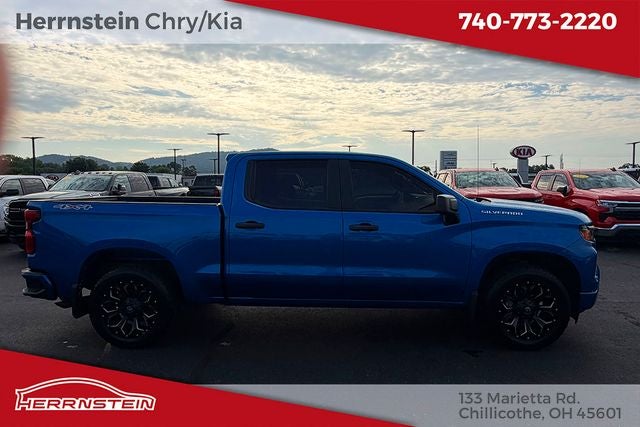 2022 Chevrolet Silverado 1500 4WD Crew Cab Short Bed Custom