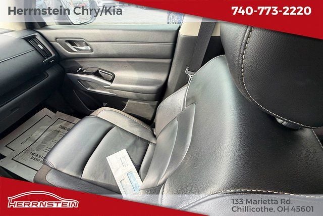 2023 Nissan Pathfinder SL 4WD