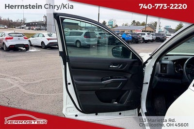 2023 Nissan Pathfinder SL 4WD