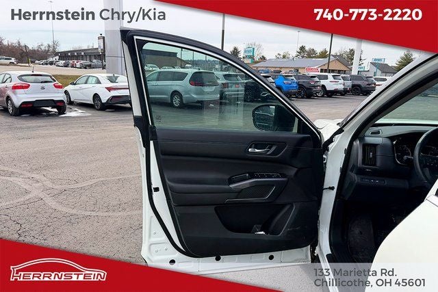 2023 Nissan Pathfinder SL 4WD