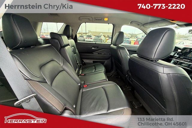 2023 Nissan Pathfinder SL 4WD