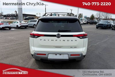 2023 Nissan Pathfinder SL 4WD