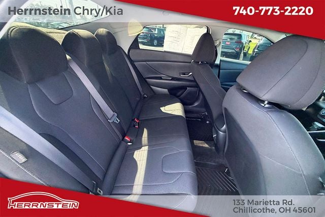 2024 Hyundai Elantra SE