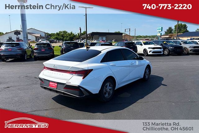 2024 Hyundai Elantra SE